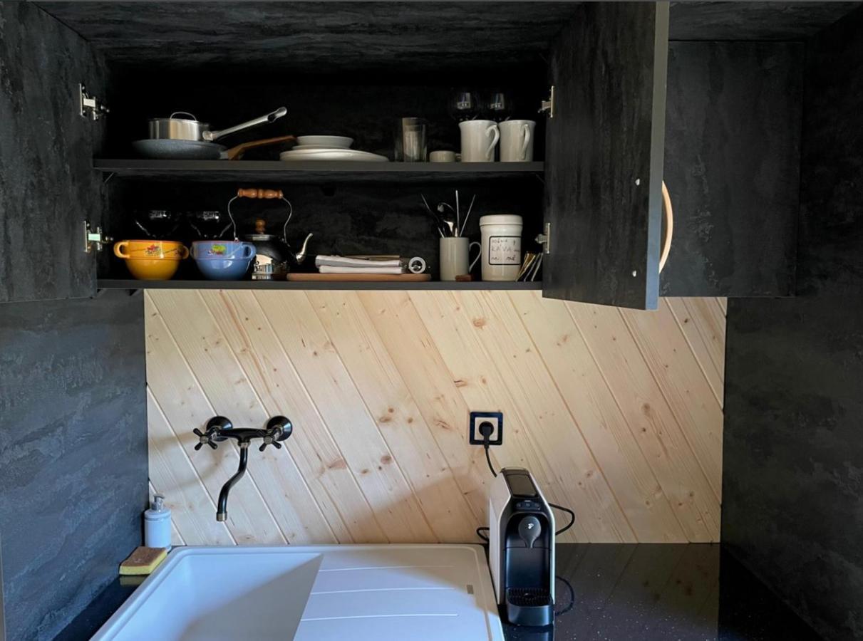 Zátor Obytny Kontejner Cabin Stars מראה חיצוני תמונה